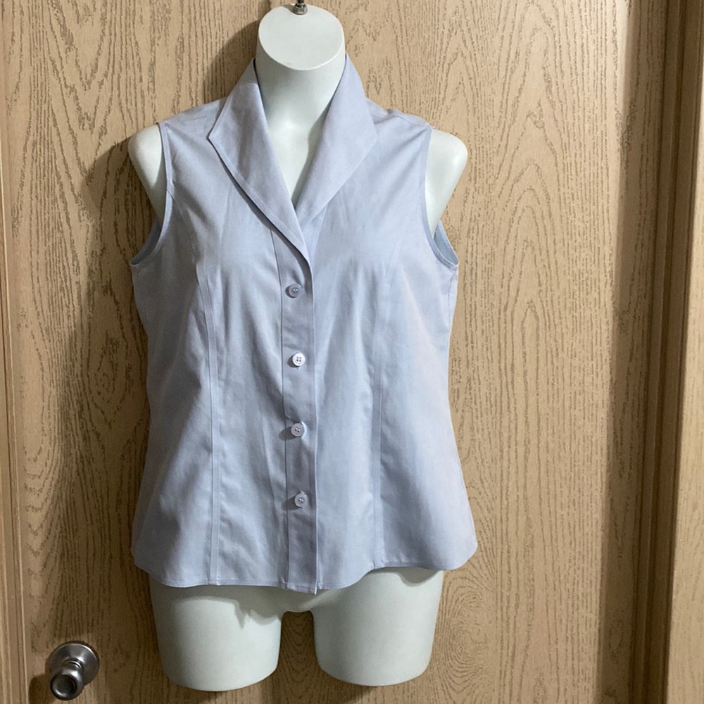 Size 12 button up sleeveless blouse Jones New York light blue